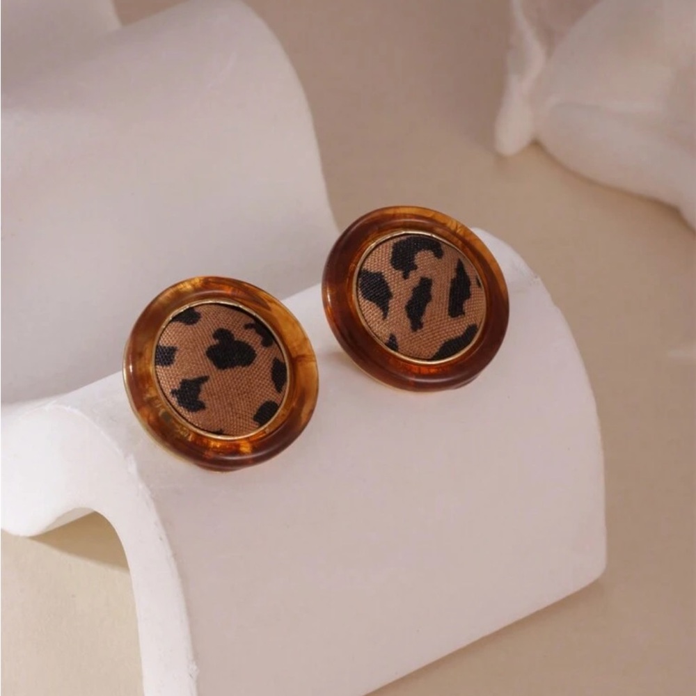 Vintage Leopard Print Coffee Brown Poly Resin Sophisticated Stud Earrings